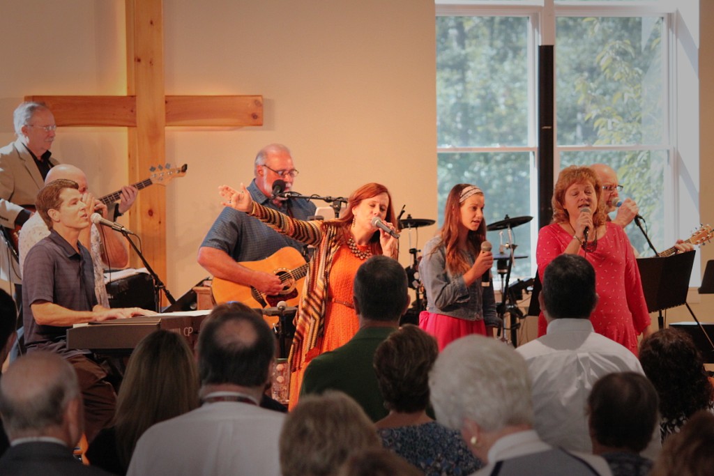 Contemporary Worship Service at 9:00 AM in Williamsburg, VA at James River Baptist Chuch